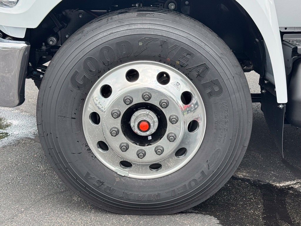 2027 Ford F-750SD Base DRW