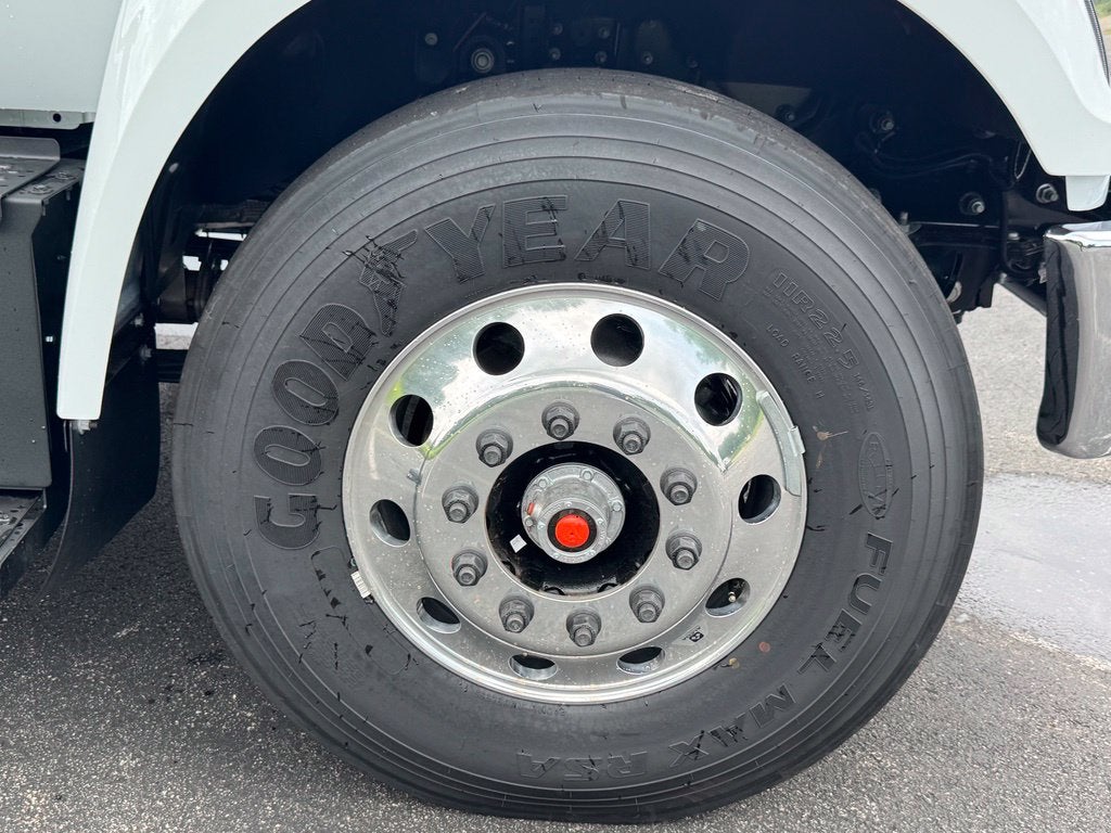 2027 Ford F-750SD Base DRW