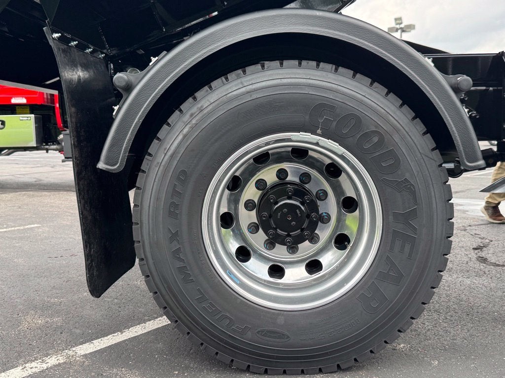 2027 Ford F-750SD Base DRW