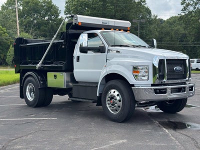 2027 Ford F-750SD Base DRW