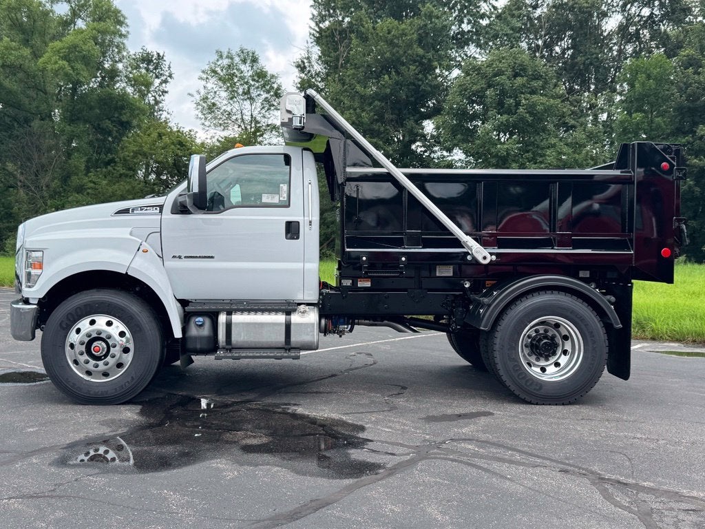 2027 Ford F-750SD Base DRW