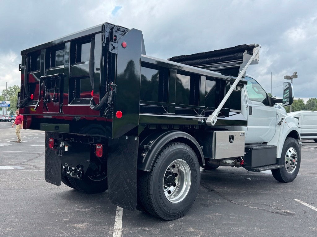 2027 Ford F-750SD Base DRW