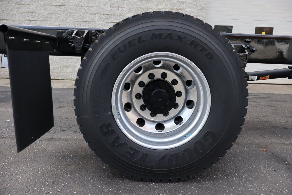 2027 Ford F-750SD Chassis DRW
