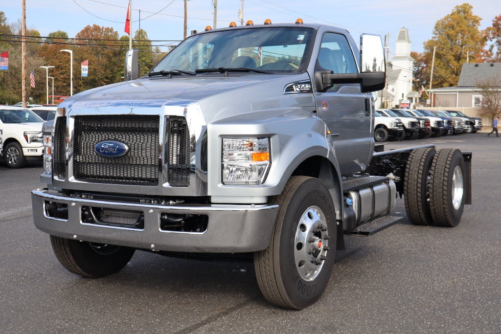 2027 Ford F-750SD Chassis DRW