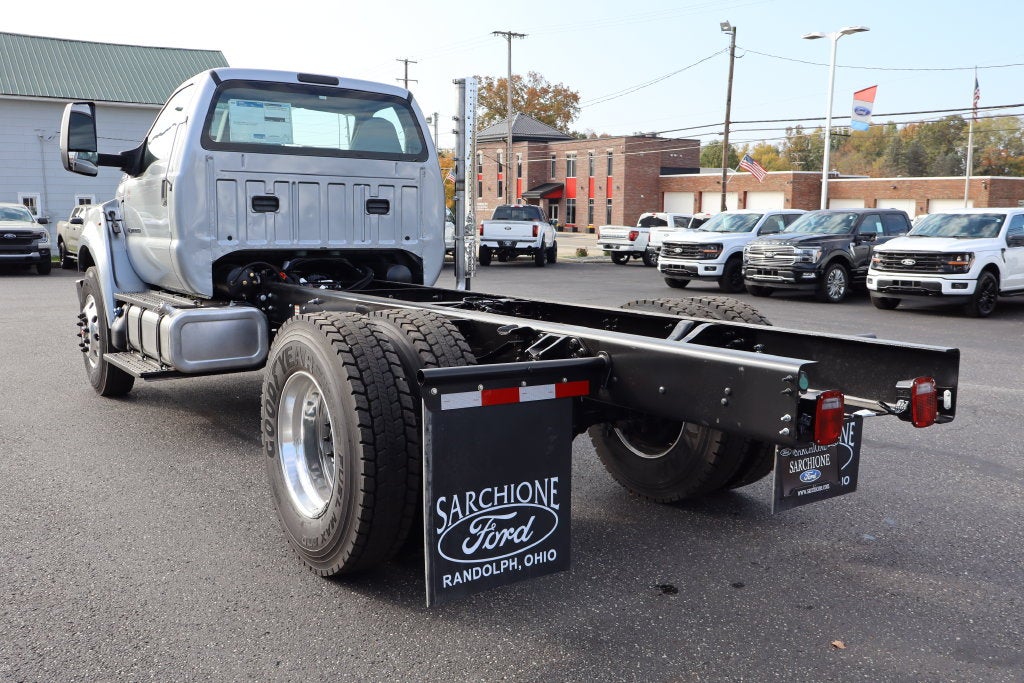2027 Ford F-750SD Chassis DRW