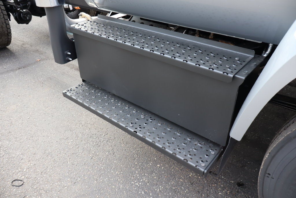 2027 Ford F-750SD Chassis DRW