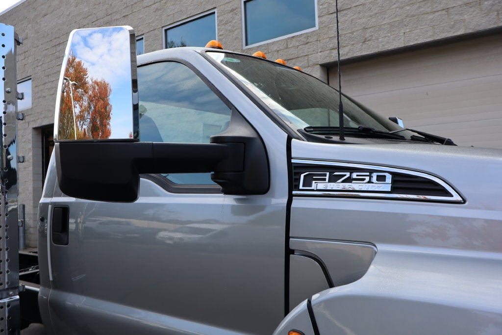 2027 Ford F-750SD Chassis DRW