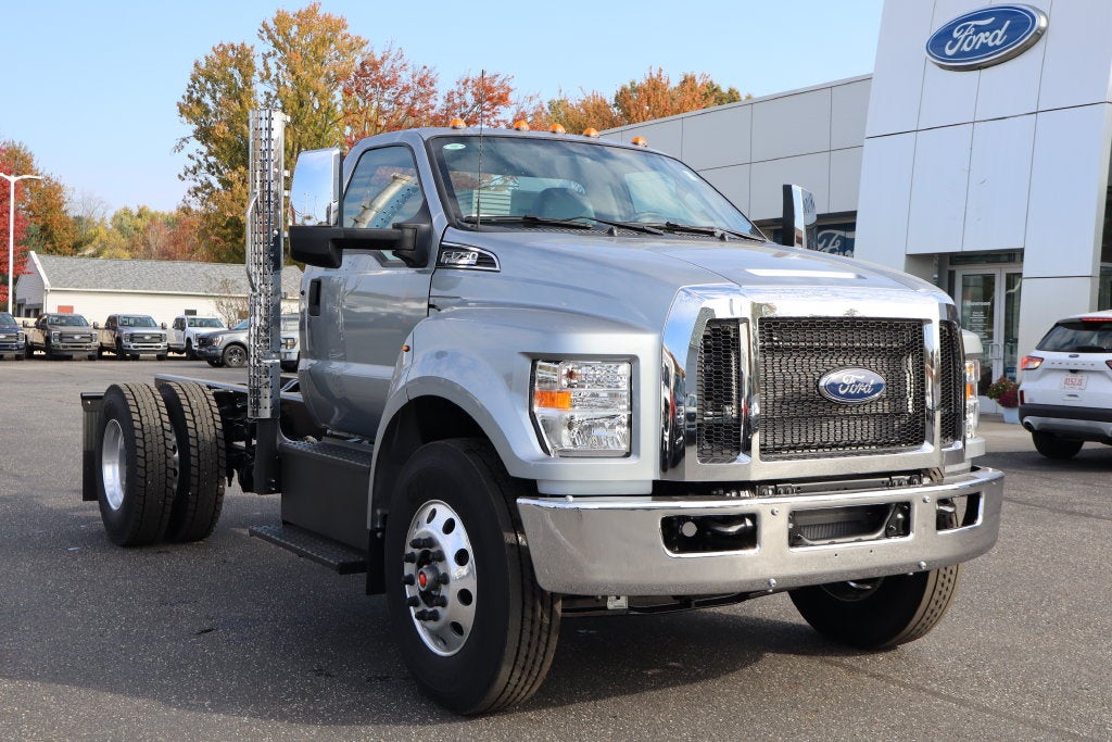 2027 Ford F-750SD Chassis DRW
