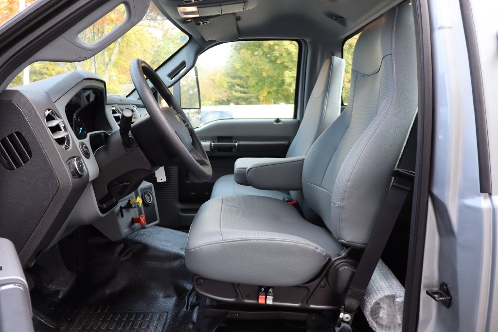 2027 Ford F-750SD Chassis DRW