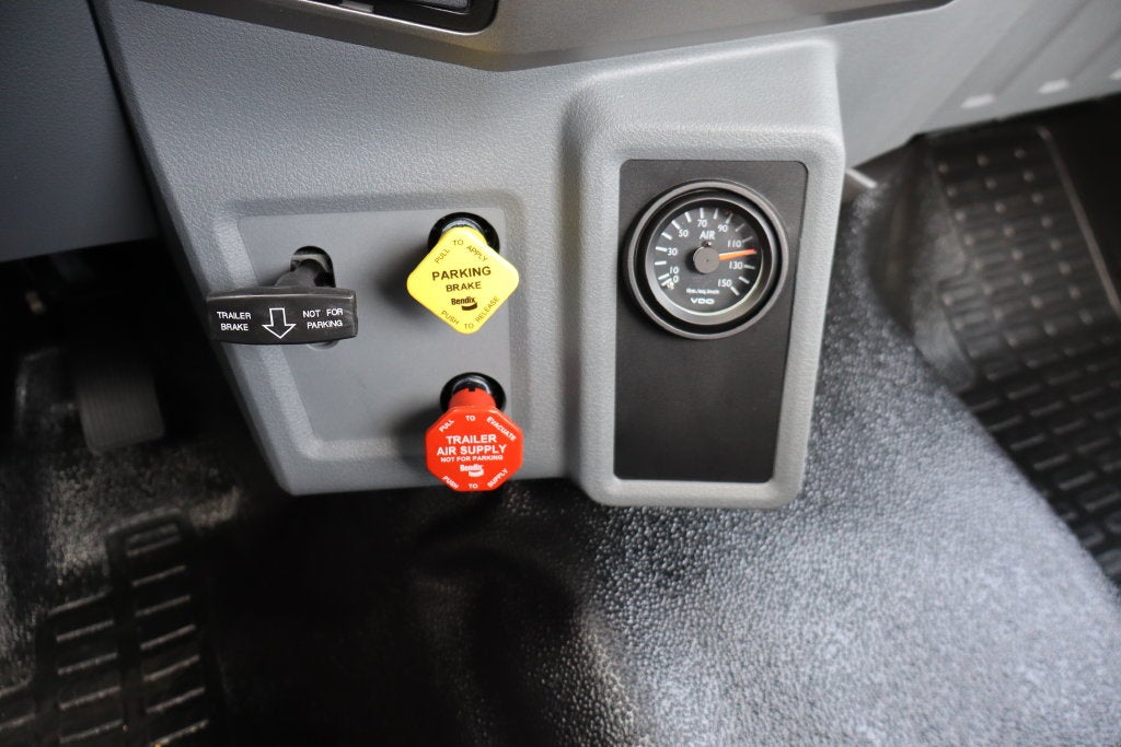 2027 Ford F-750SD Chassis DRW