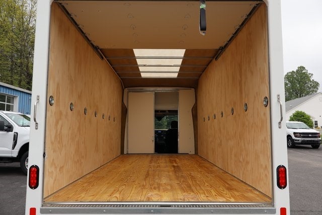 2025 Ford Transit-350 HD LR DRW Cutaway w/17' Aero Cell Cargo Body