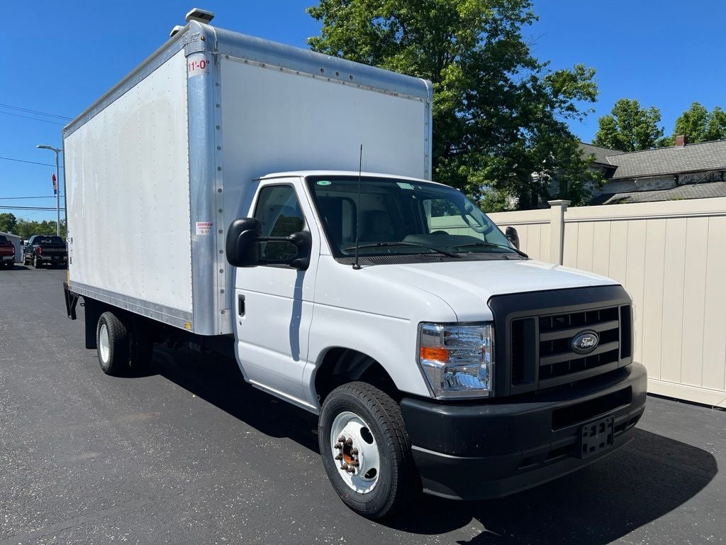 2024 Ford E-450SD Base