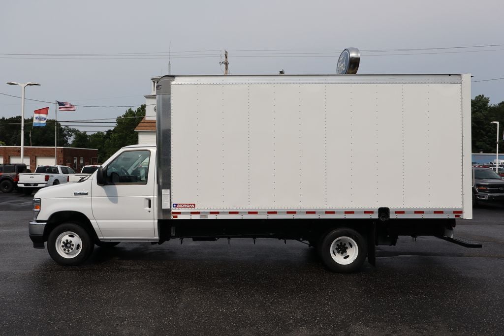 2027 Ford E-450SD Cutaway DRW w/16' Morgan Cargo Box