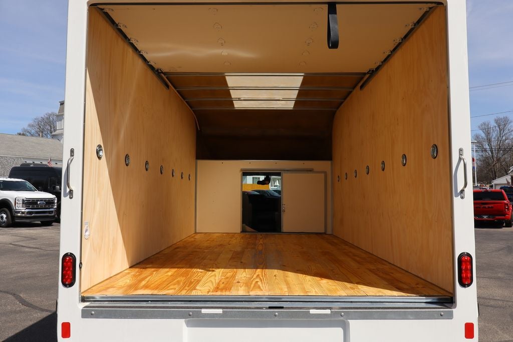 2027 Ford E-450SD Cutaway DRW w/16' Unicell Cargo Box