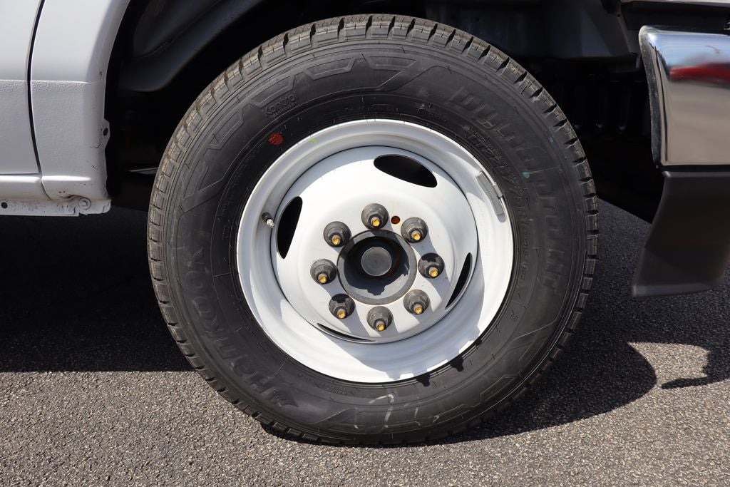 2027 Ford E-450SD Cutaway DRW w/16' Unicell Cargo Box