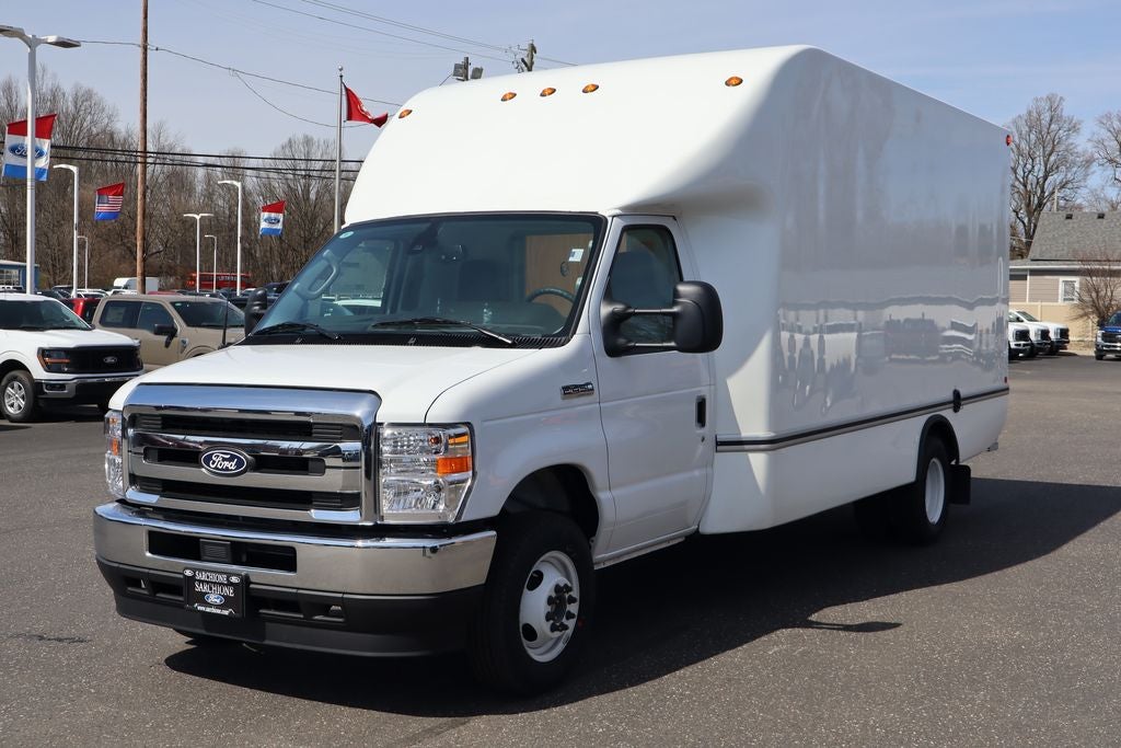 2027 Ford E-450SD Cutaway DRW w/16' Unicell Cargo Box
