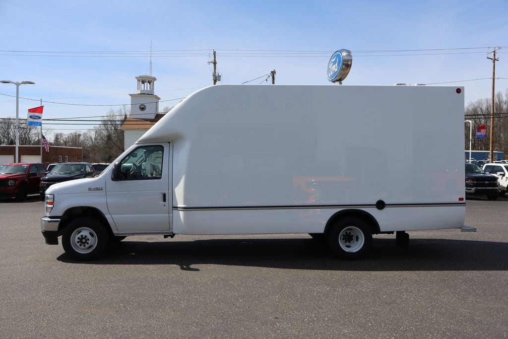 2027 Ford E-450SD Cutaway DRW w/16' Unicell Cargo Box