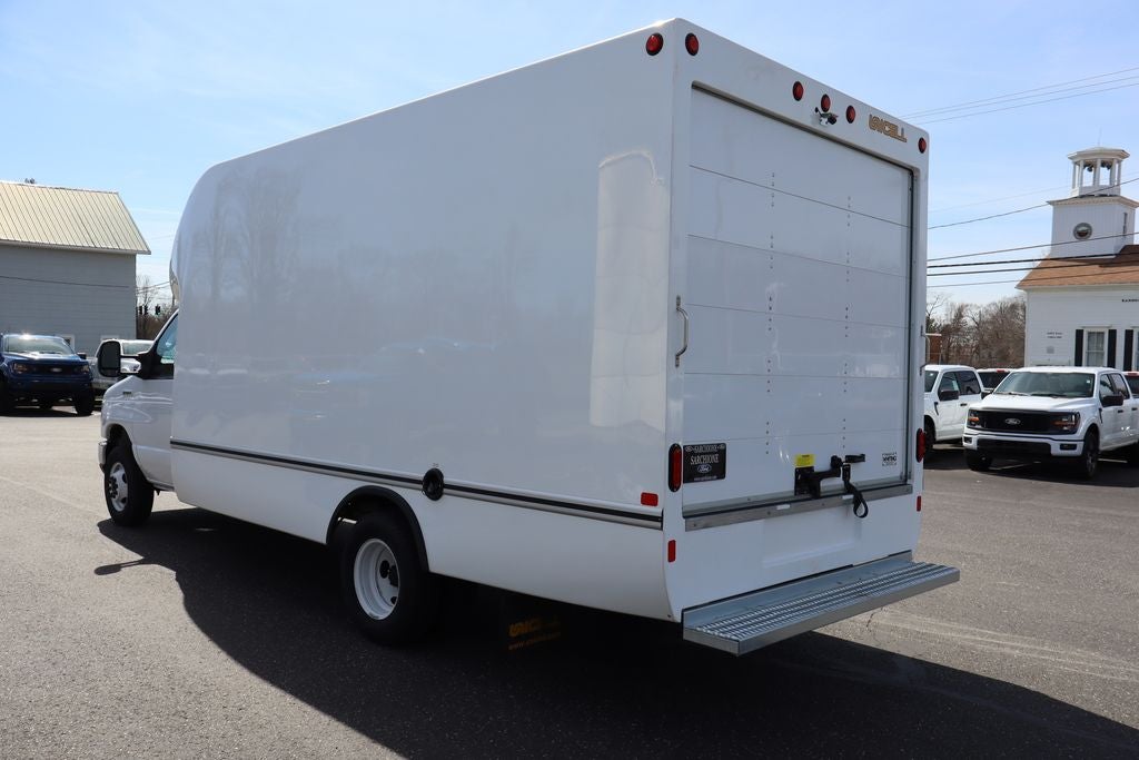 2027 Ford E-450SD Cutaway DRW w/16' Unicell Cargo Box