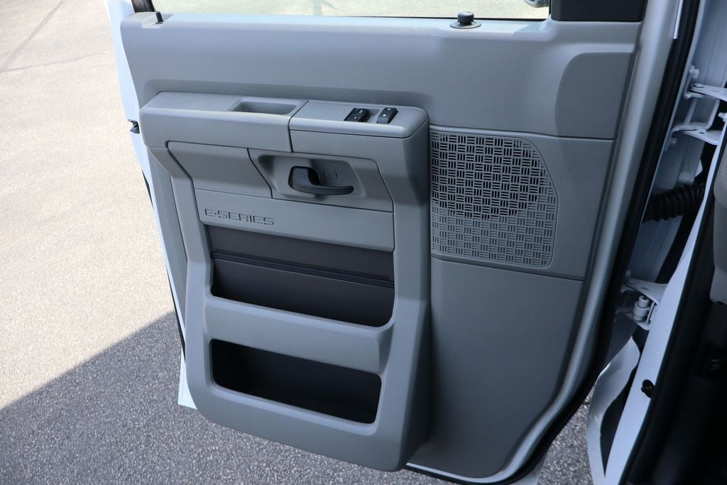 2027 Ford E-450SD Cutaway DRW w/16' Unicell Cargo Box