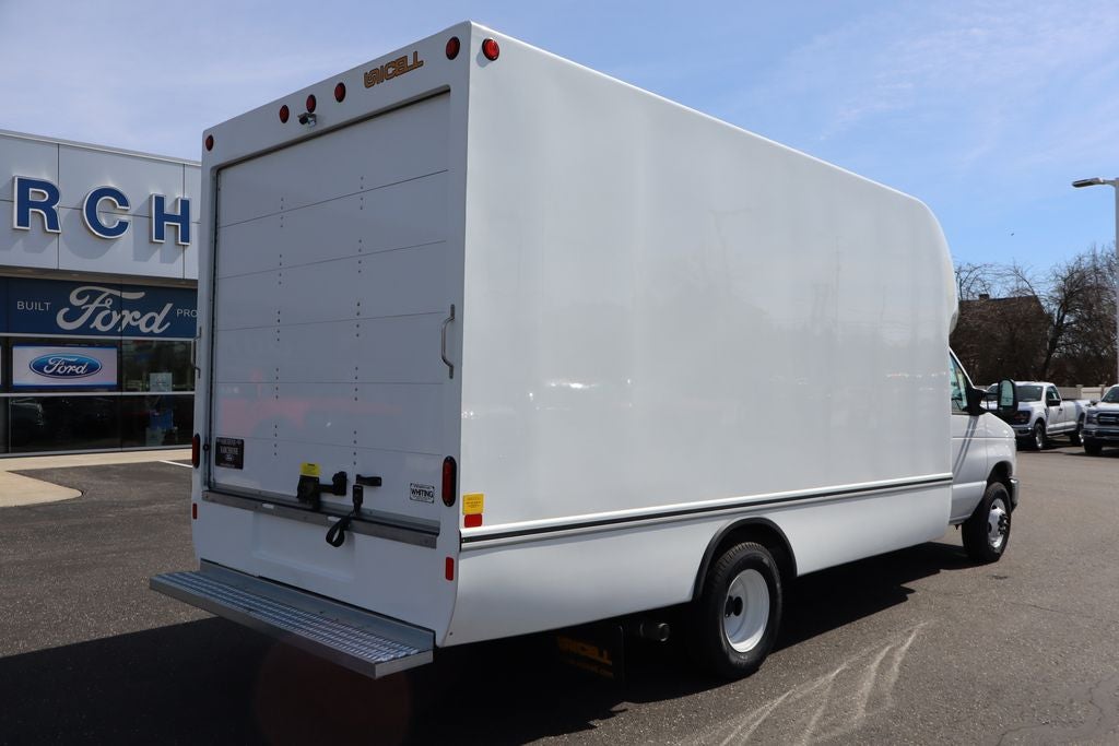 2027 Ford E-450SD Cutaway DRW w/16' Unicell Cargo Box