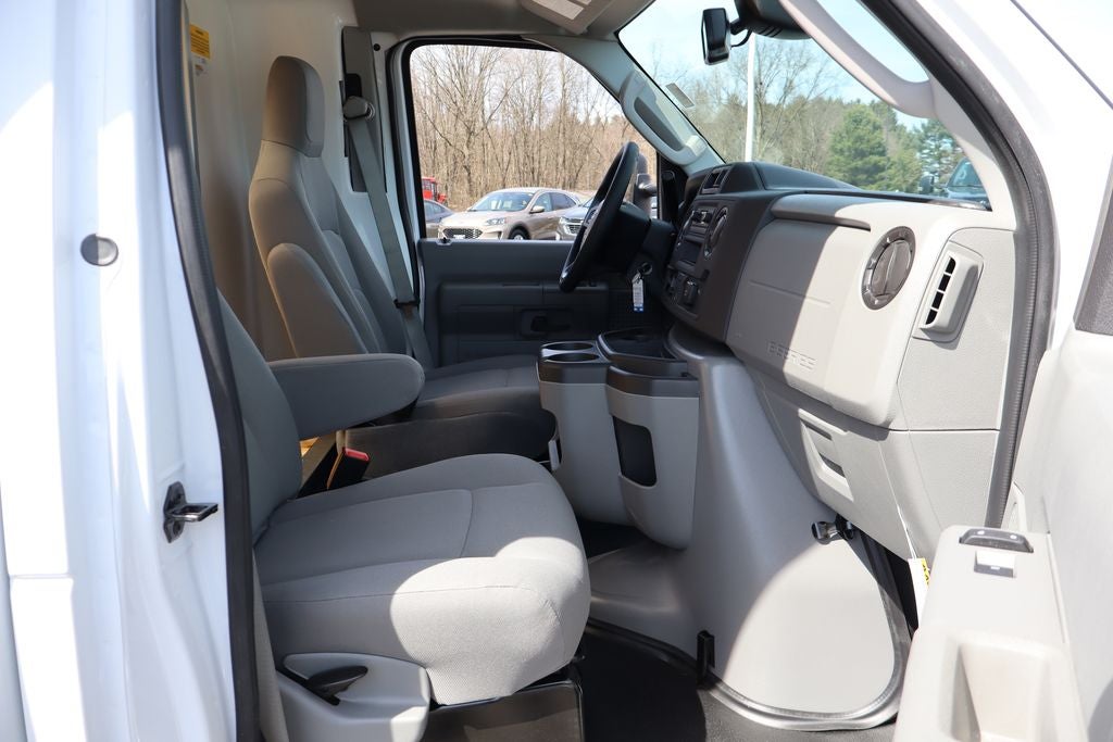 2027 Ford E-450SD Cutaway DRW w/16' Unicell Cargo Box