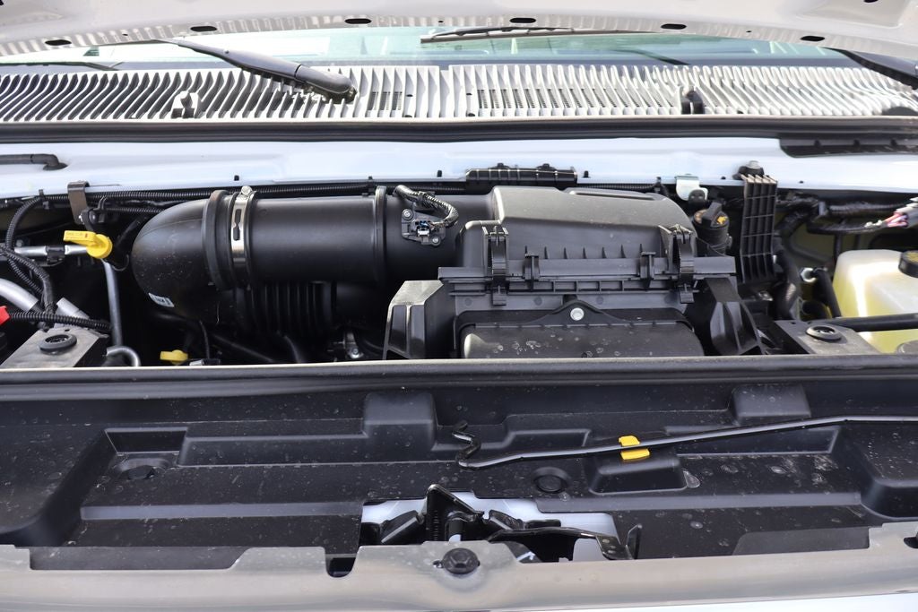 2027 Ford E-450SD Cutaway DRW w/16' Unicell Cargo Box