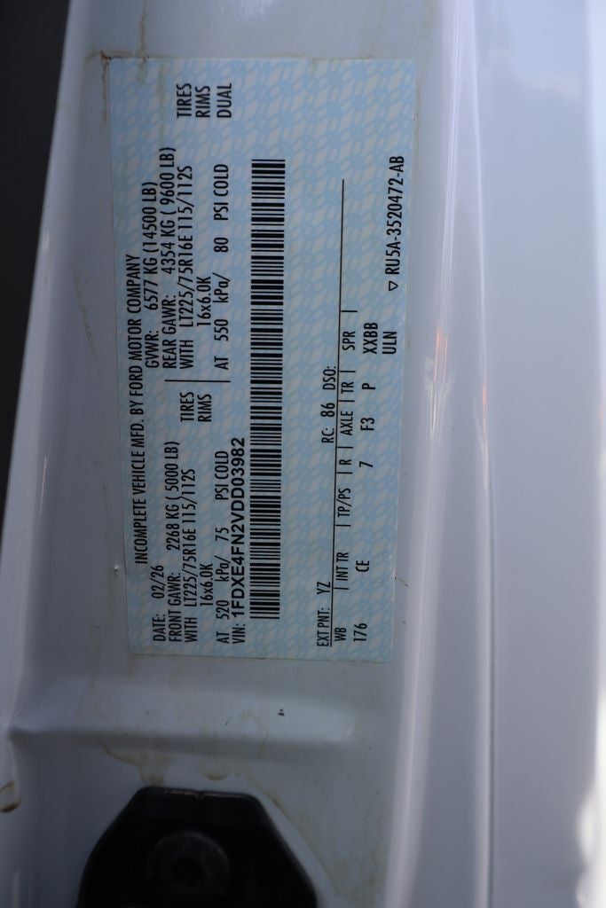 2027 Ford E-450SD Cutaway DRW w/16' Unicell Cargo Box