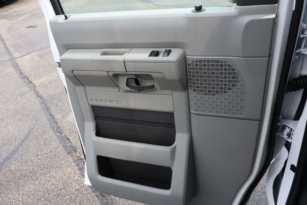 2027 Ford E-450SD Cutaway DRW w/16' Morgan Cargo Box