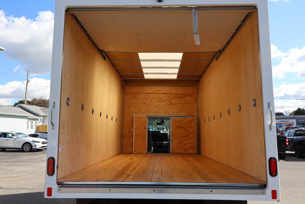 2027 Ford E-450SD Cutaway DRW w/16' Unicell Cargo Box