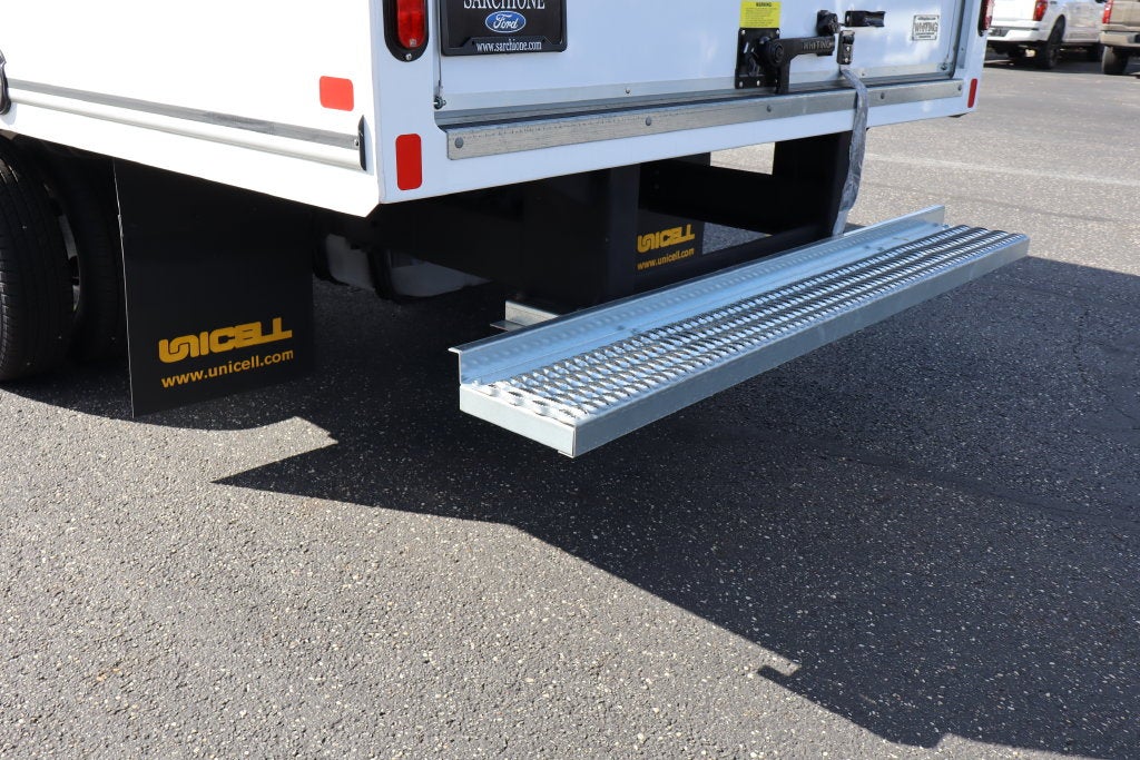 2027 Ford E-450SD Cutaway DRW w/16' Unicell Cargo Box