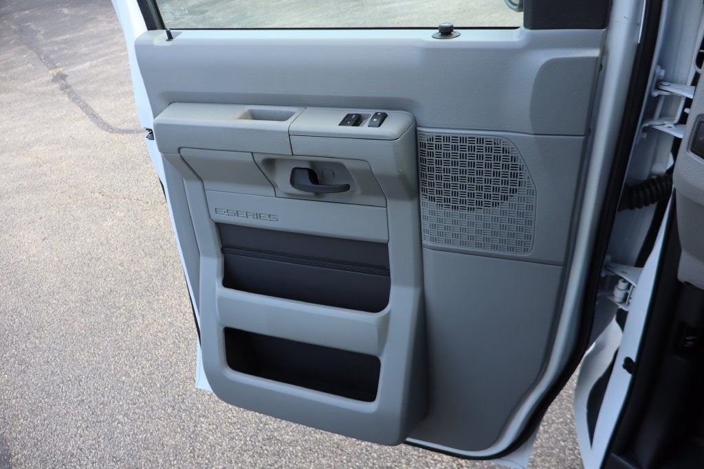2027 Ford E-450SD Cutaway DRW w/16' Unicell Cargo Box