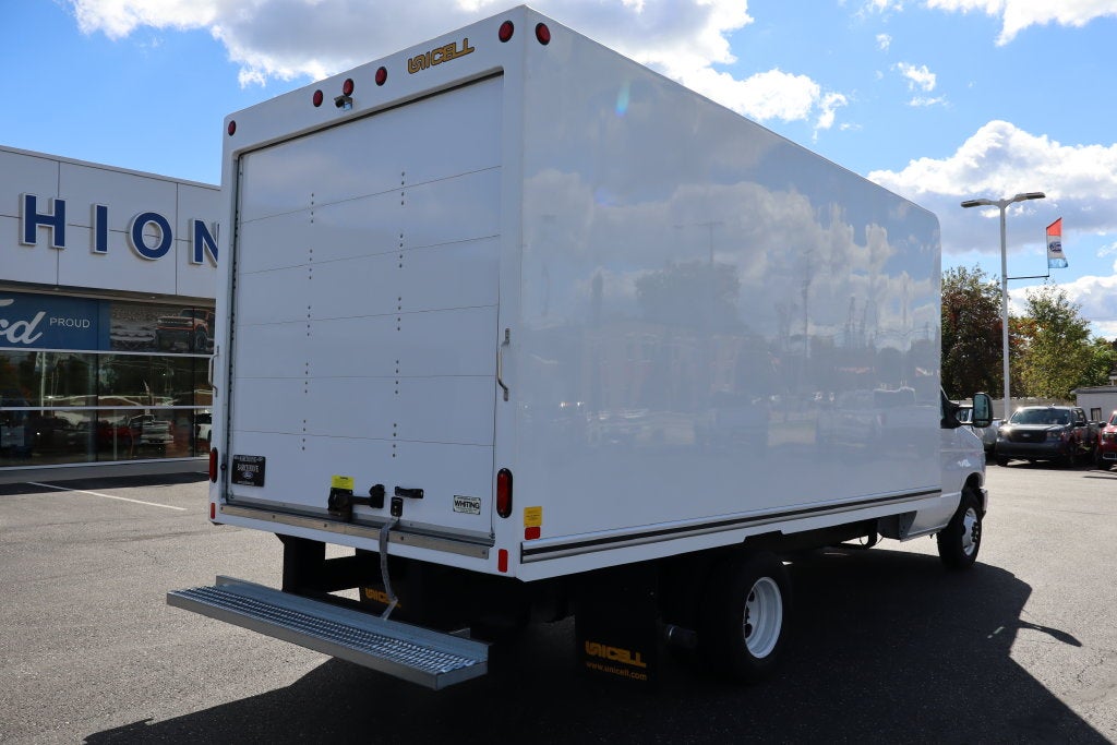 2027 Ford E-450SD Cutaway DRW w/16' Unicell Cargo Box