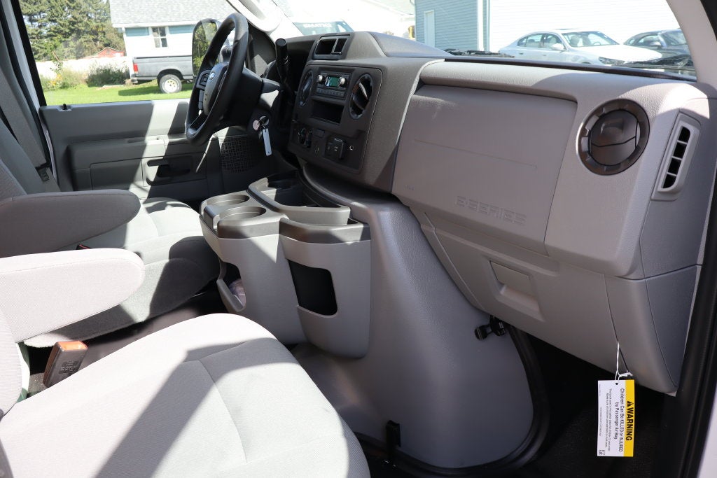 2027 Ford E-450SD Cutaway DRW w/16' Unicell Cargo Box