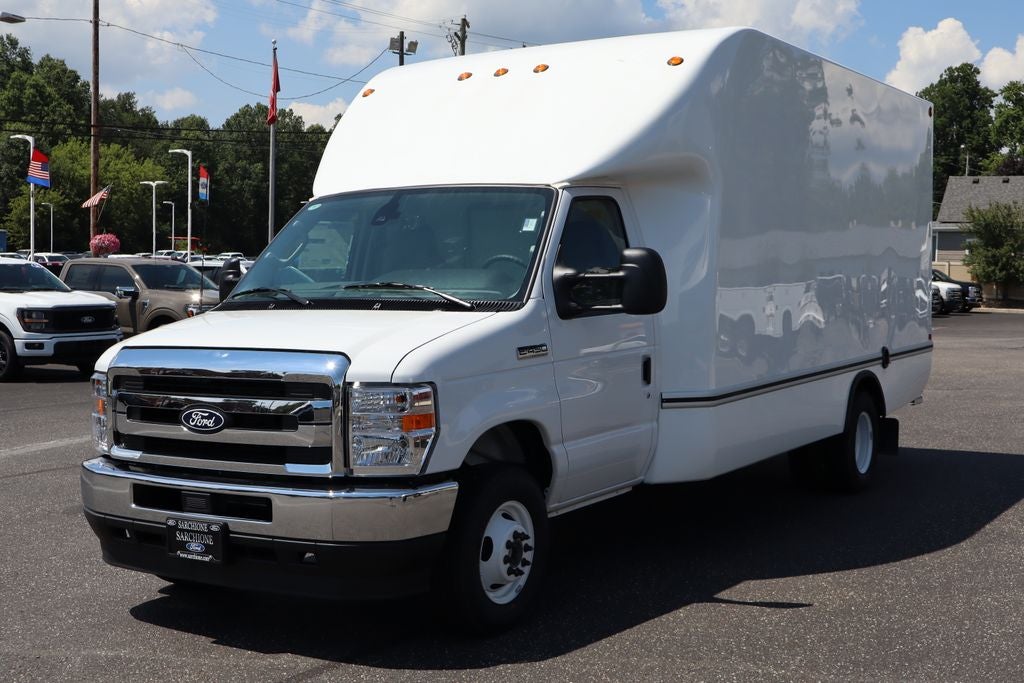 2027 Ford E-450SD Cutaway DRW w/16.5' Unicell Aerocell Body