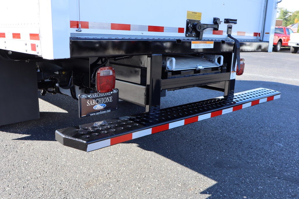 2027 Ford E-450SD Cutaway DRW w/16' Morgan Cargo Box