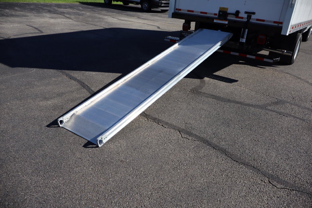 2027 Ford E-450SD Cutaway DRW w/16' Morgan Cargo Box