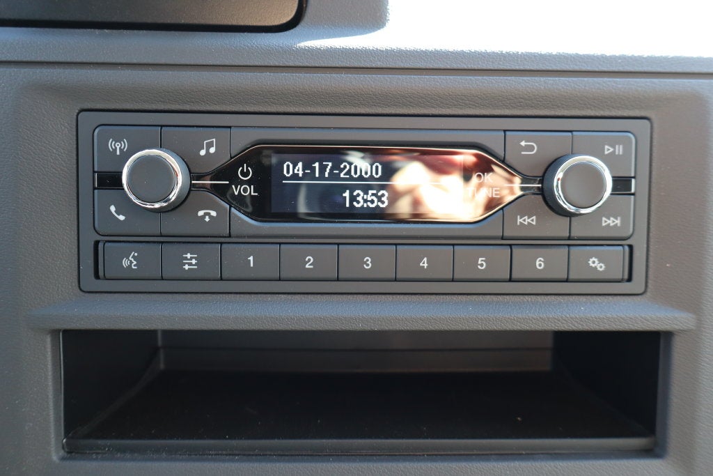 2027 Ford E-450SD Cutaway DRW w/16' Morgan Cargo Box