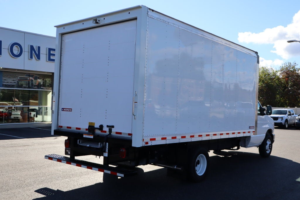 2027 Ford E-450SD Cutaway DRW w/16' Morgan Cargo Box