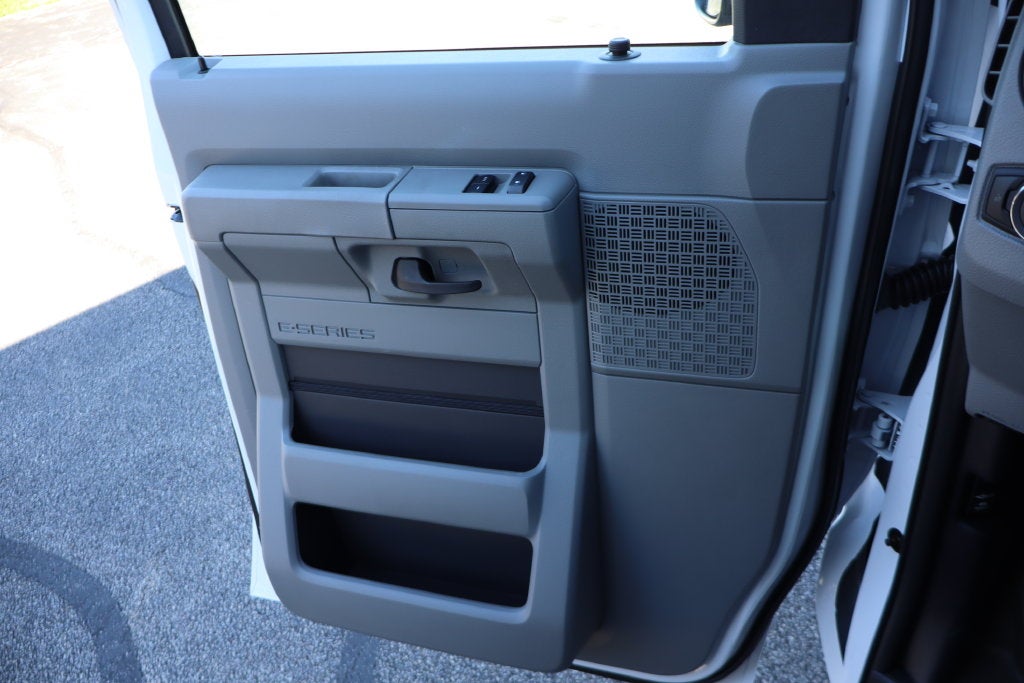 2027 Ford E-450SD Cutaway DRW w/16' Bay Bridge Cargo Box