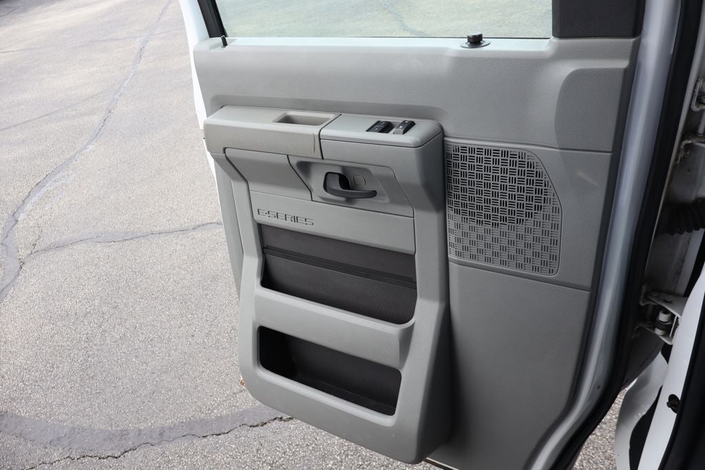 2014 Ford E-450SD Cutaway w/17.5' Morgan Cargo Box