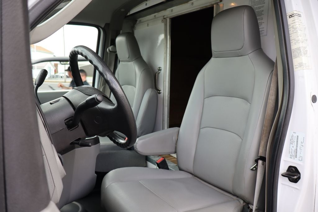 2014 Ford E-450SD Cutaway w/17.5' Morgan Cargo Box