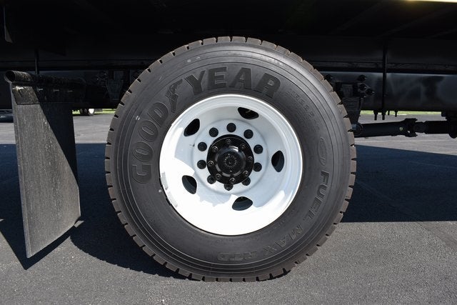 2025 Ford F-750SD w/26' Morgan Track Body DRW