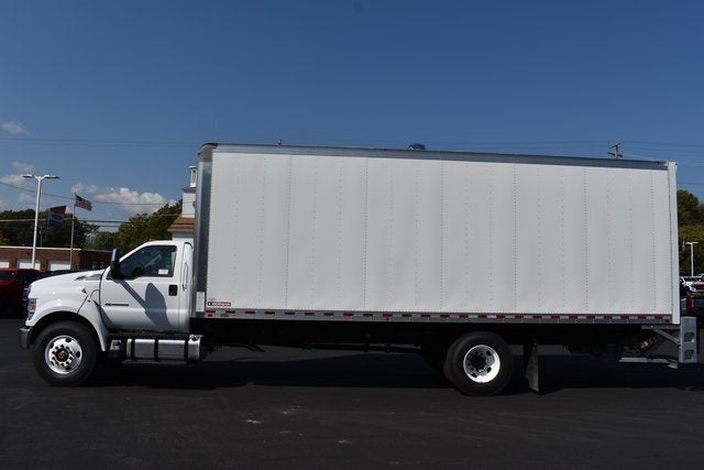 2025 Ford F-750SD w/26' Morgan Track Body DRW