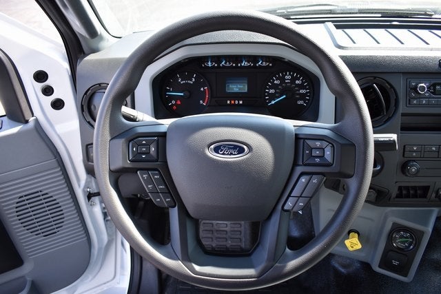 2025 Ford F-750SD w/26' Morgan Track Body DRW