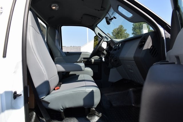 2025 Ford F-750SD w/26' Morgan Track Body DRW