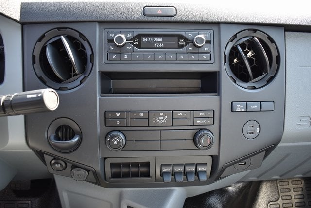 2025 Ford F-750SD w/26' Morgan Track Body DRW