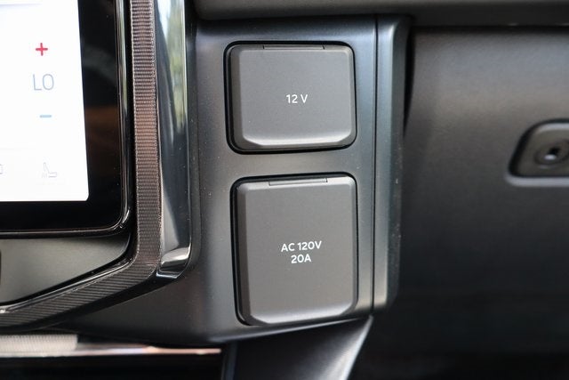 2025 Ford F-150 Lightning Platinum