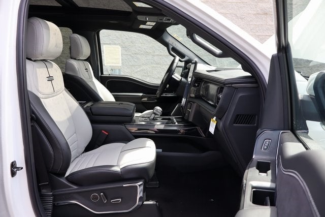 2025 Ford F-150 Lightning Platinum