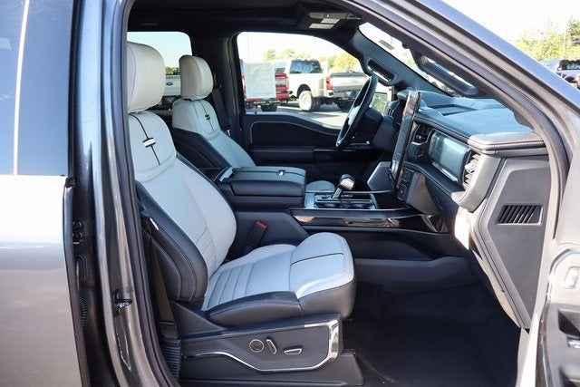 2025 Ford F-150 Lightning Platinum