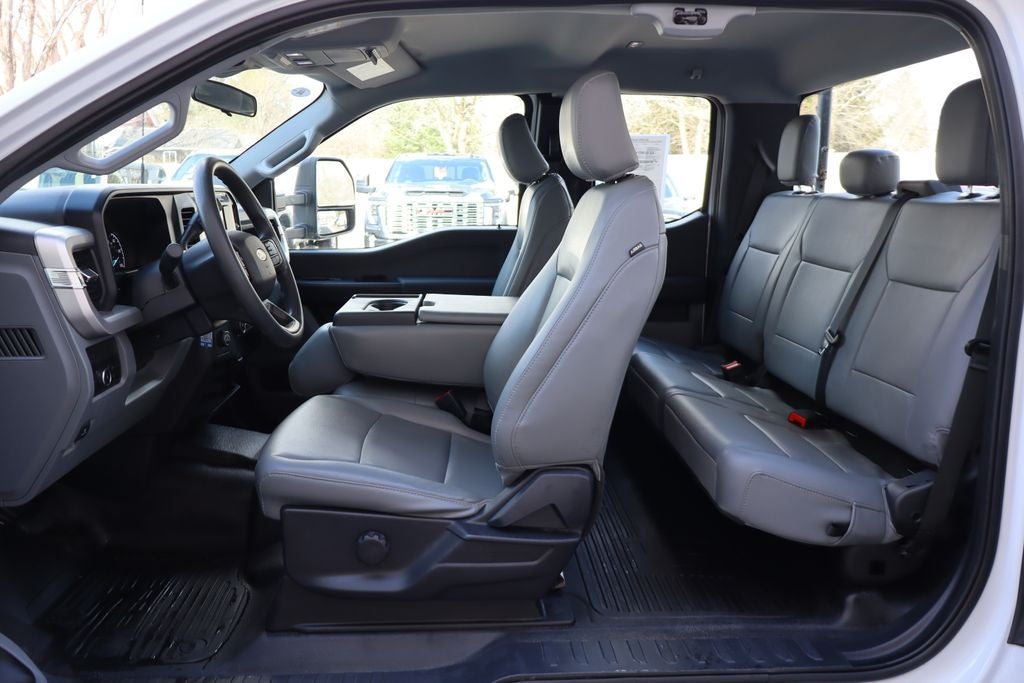 2023 Ford F-250SD XL w/8' Reading Classic II Service Body